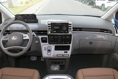 Hyundai Staria 3.5L V6 9 Seaters Luxury Plus Model 2026-19