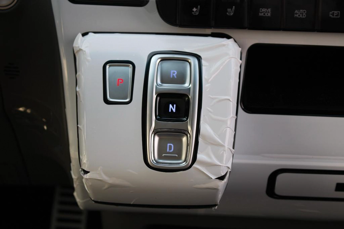 Hyundai Staria 3.5L V6 9 Seaters Luxury Plus Model 2026-6-6