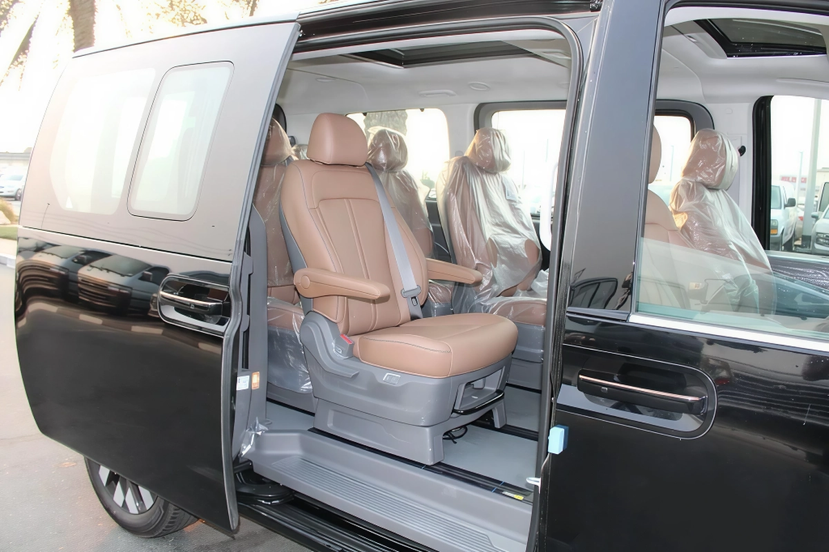 Hyundai Staria 3.5L V6 9 Seaters Luxury Plus Model 2026-16-16
