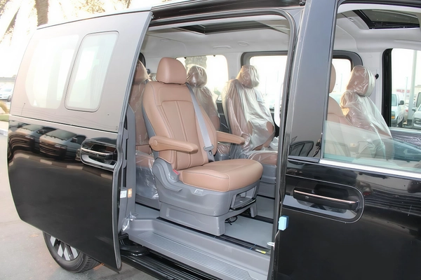 Hyundai Staria 3.5L V6 9 Seaters Luxury Plus Model 2026