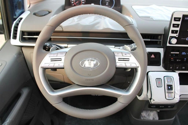 Hyundai Staria 3.5L V6 9 Seaters Luxury Plus Model 2026
