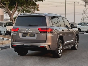 2024 Toyota Land Cruiser GXR 3.5 Twin Turbo, Under Warranty, GCC Specifications