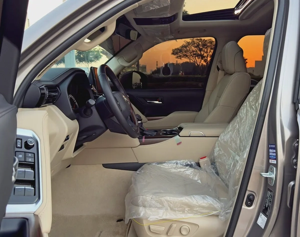 2024 Toyota Land Cruiser GXR 3.5 Twin Turbo, Under Warranty, GCC Specifications