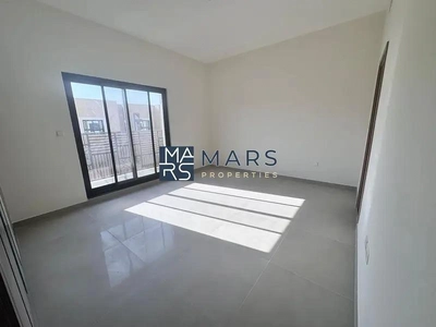 Prestigious House | Brand New End Unit | Gated Community-11