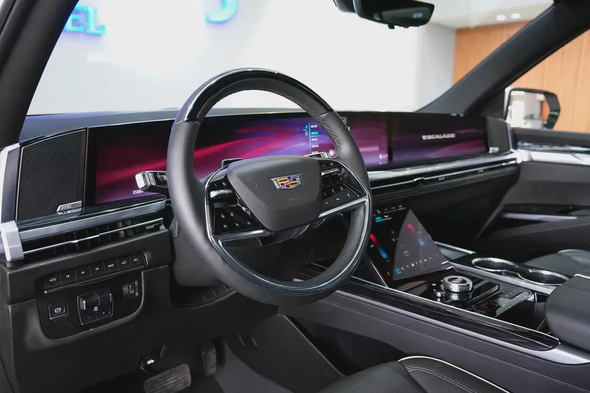2025 - CADILLAC ESCALADE SPORT PLATINUM - Prestige Condition for 444,000.00 AED-9-9