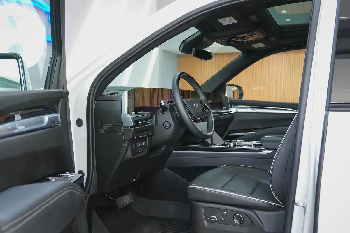 2025 - CADILLAC ESCALADE SPORT PLATINUM - Prestige Condition for 444,000.00 AED-11-11
