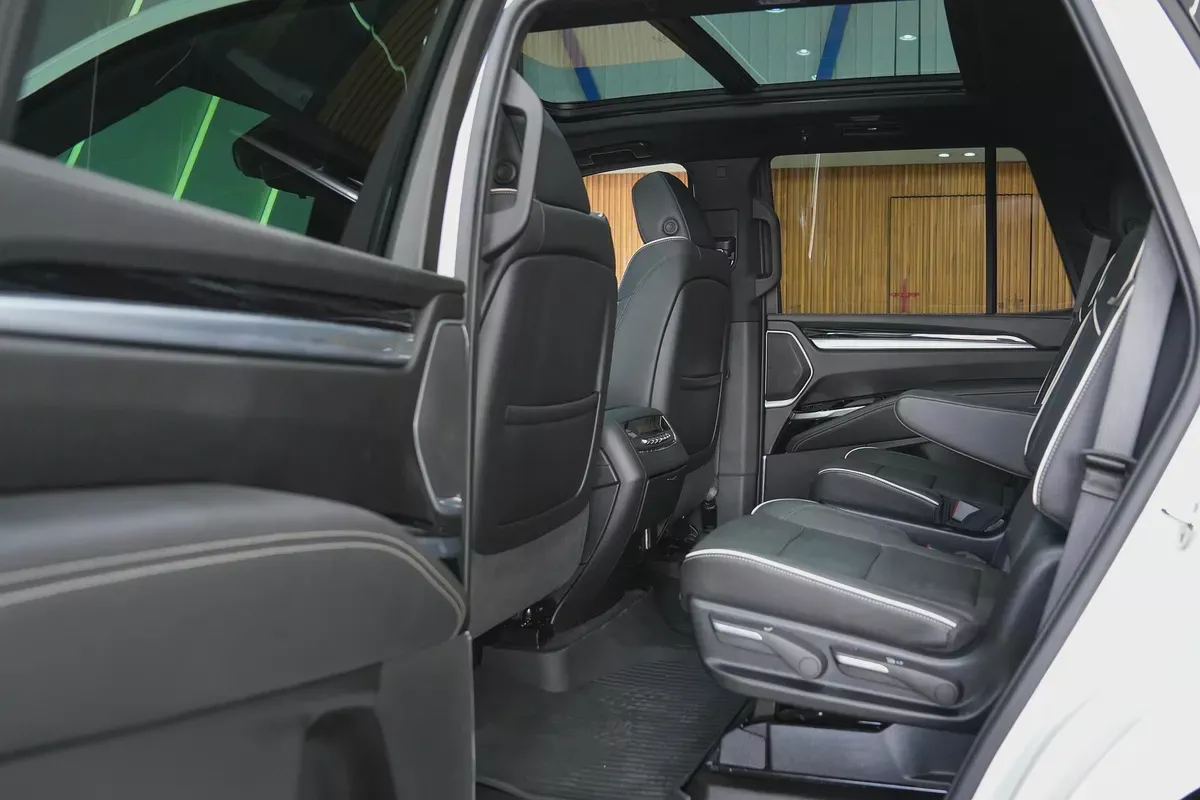 2025 - CADILLAC ESCALADE SPORT PLATINUM - Prestige Condition for 444,000.00 AED-13-13
