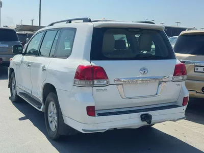 Toyota landcruiser 2010 v6 white color GCC calen car-2