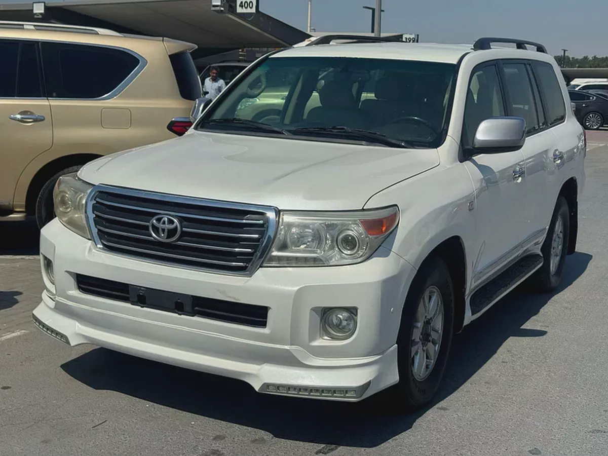 Toyota landcruiser 2010 v6 white color GCC calen car-7-7