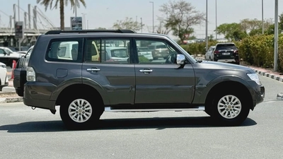 2012 Mitsubishi Pajero GLS V6 AWD G.C.C-6