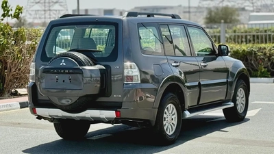 2012 Mitsubishi Pajero GLS V6 AWD G.C.C-8