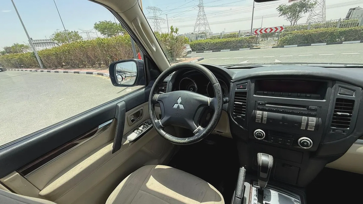 2012 Mitsubishi Pajero GLS V6 AWD G.C.C-11-11