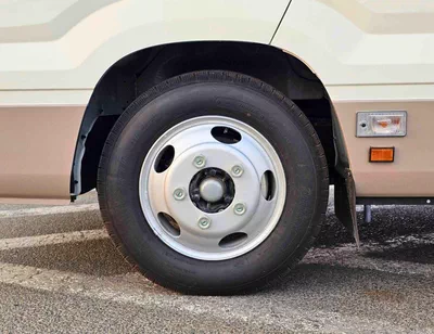 Toyota Coaster 2.7L PETROL M/T DUAL TONE || 23 SEATER | AUTO DOOR | HLF LUGGAGE RACK (CODE # COPB)-5