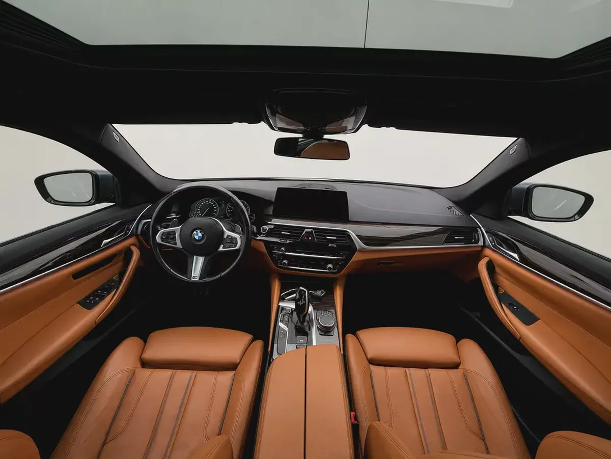 AED 1,183 P.M |BMW 5-Series 520i M Sport 2018 | GCC Specs | Pristine Condition-18-18