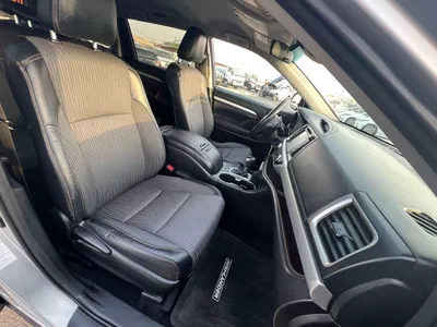 Toyota Highlander LE 2017 Toyota Highlander - MidOption - 3.5L V6 - Full 7 Seater - Trunk Auto-11