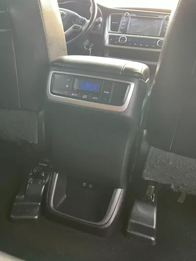 Toyota Highlander LE 2017 Toyota Highlander - MidOption - 3.5L V6 - Full 7 Seater - Trunk Auto-18