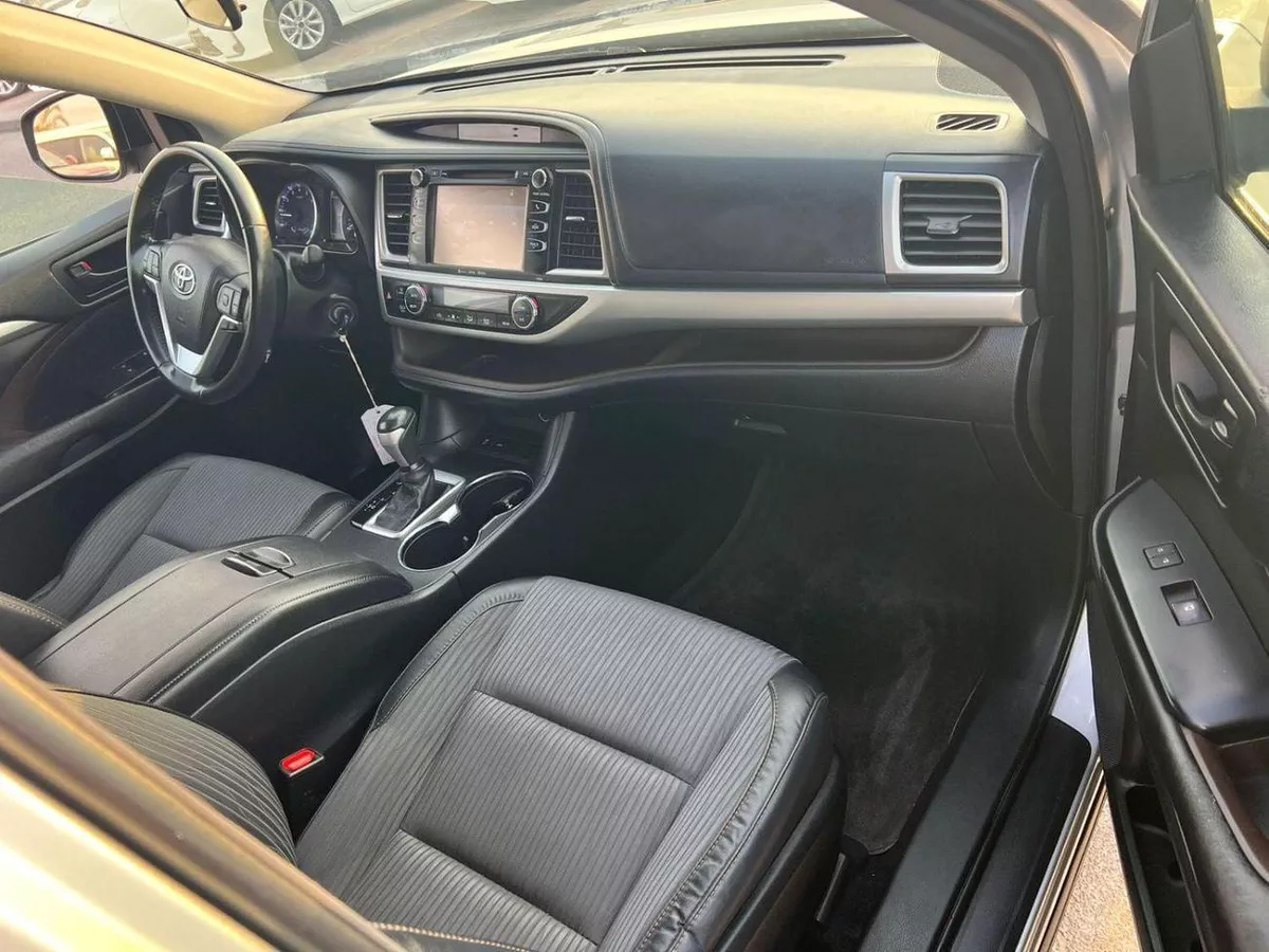 Toyota Highlander LE 2017 Toyota Highlander - MidOption - 3.5L V6 - Full 7 Seater - Trunk Auto-10-0