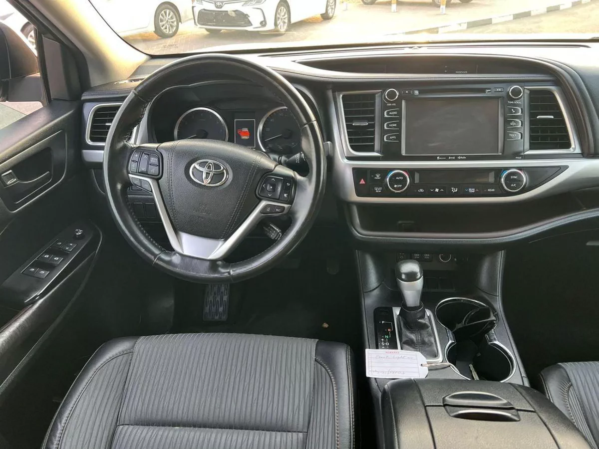Toyota Highlander LE 2017 Toyota Highlander - MidOption - 3.5L V6 - Full 7 Seater - Trunk Auto-12-0