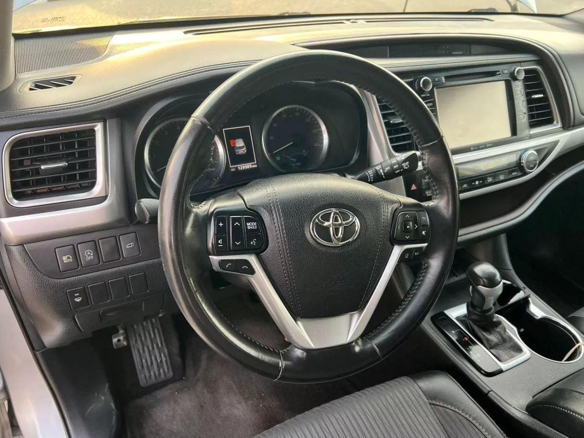 Toyota Highlander LE 2017 Toyota Highlander - MidOption - 3.5L V6 - Full 7 Seater - Trunk Auto-15-0