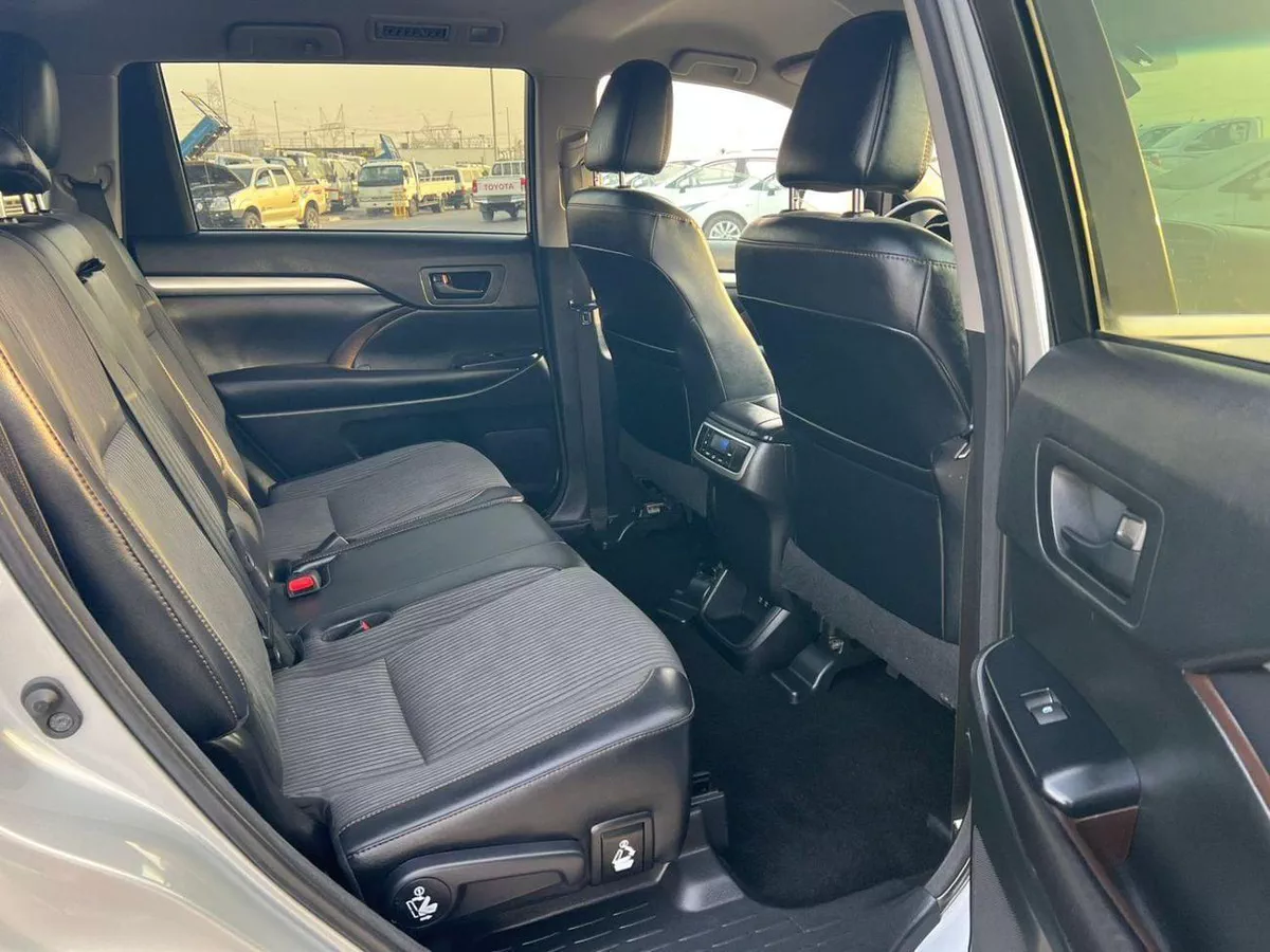 Toyota Highlander LE 2017 Toyota Highlander - MidOption - 3.5L V6 - Full 7 Seater - Trunk Auto-16-0