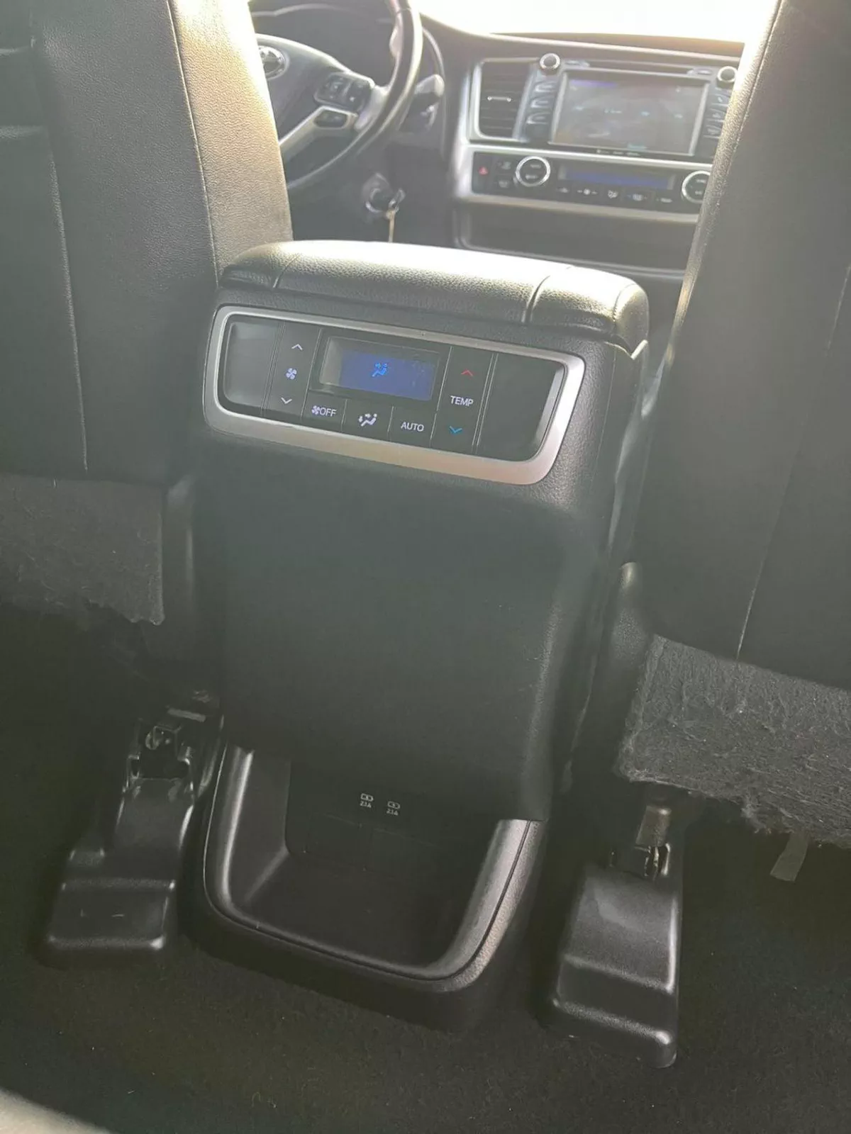 Toyota Highlander LE 2017 Toyota Highlander - MidOption - 3.5L V6 - Full 7 Seater - Trunk Auto-18-0