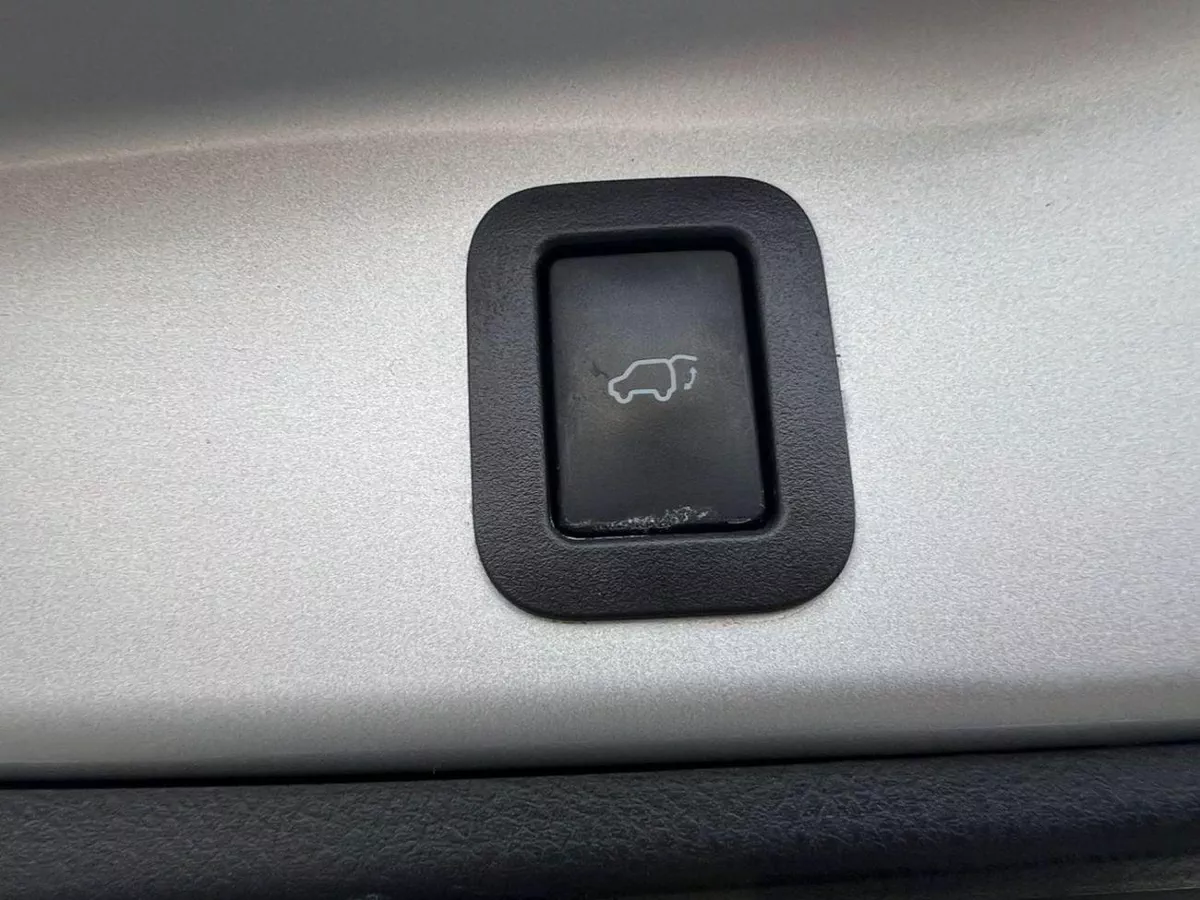 Toyota Highlander LE 2017 Toyota Highlander - MidOption - 3.5L V6 - Full 7 Seater - Trunk Auto-20-0