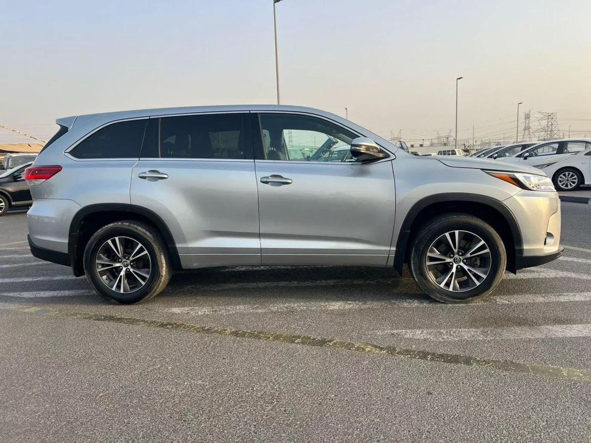 Toyota Highlander LE 2017 Toyota Highlander - MidOption - 3.5L V6 - Full 7 Seater - Trunk Auto-3-0