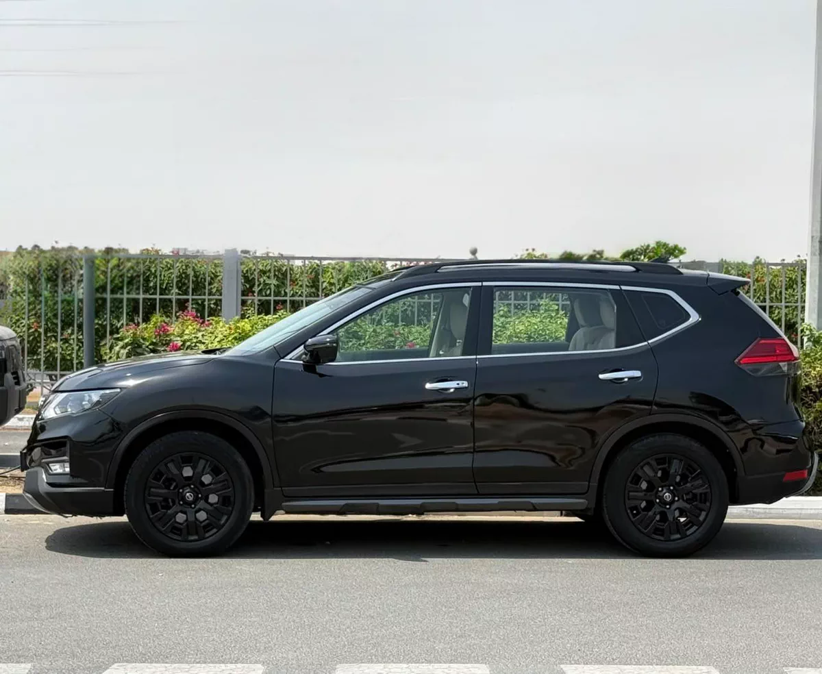 NISSAN X-TRAIL SV GCC SPECS-10-10