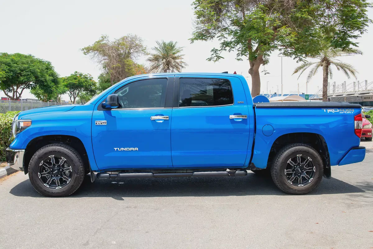 2021 Toyota Tundra Crewmax SR5 - American Specs - Excellent Condition-5-5
