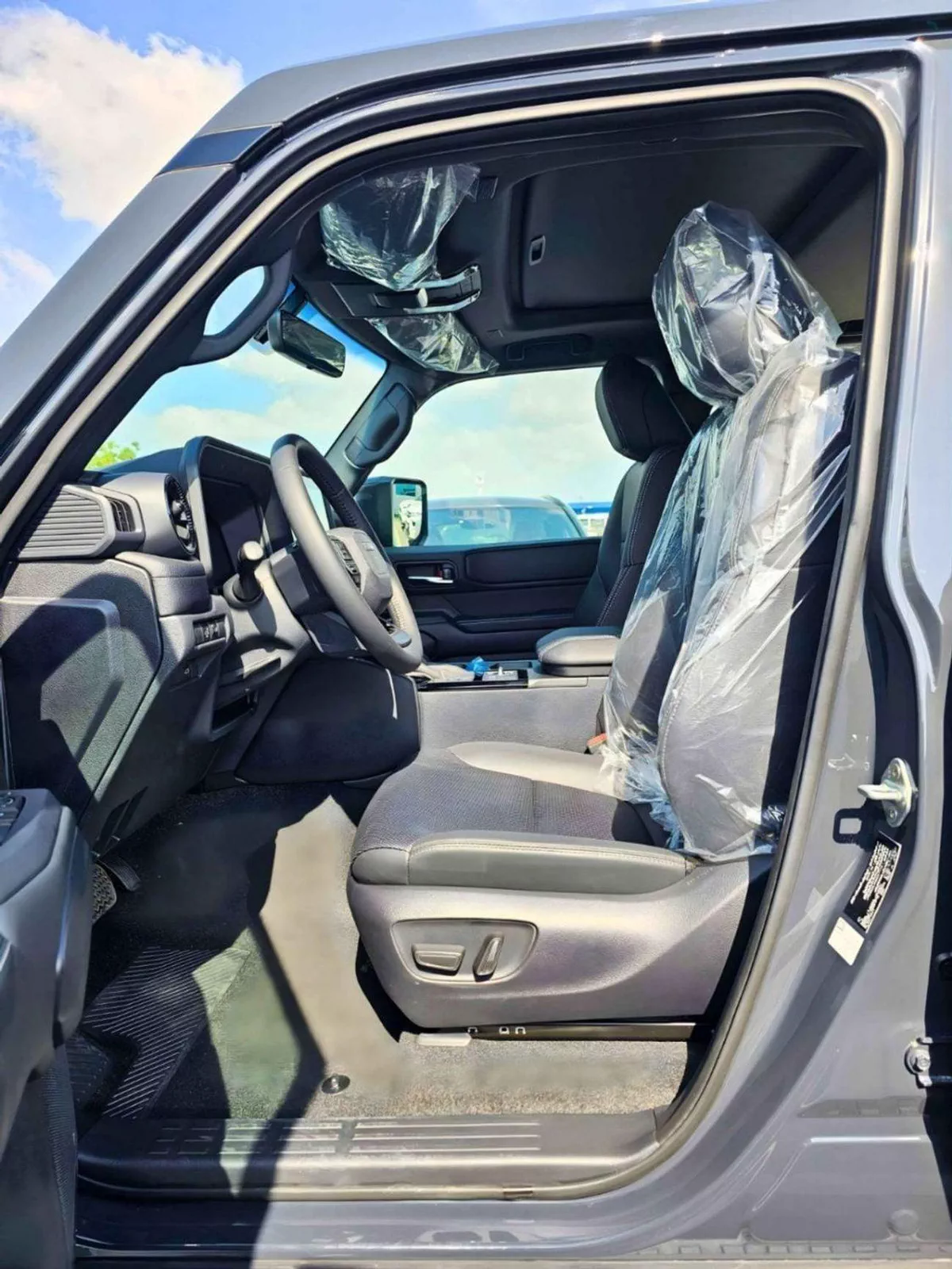 Toyota Prado VXR ALL ROUNDER | MID OPTION | 2.4L PETROL V4 | LETHAER WITH DRIVER PWR SEAT | COOL BOX (CODE#PPARS)-13-0