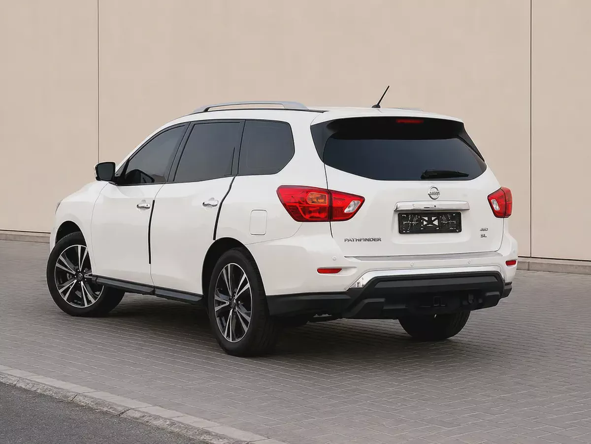 AED 873 P.M | 2018 Nissan Pathfinder SL | GCC Specs | Low Mileage | Family SUV-2-2