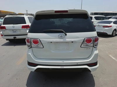 Toyota fortuner 2015 TRD white color GCC calen car-5