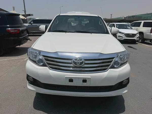 Toyota fortuner 2015 TRD white color GCC calen car