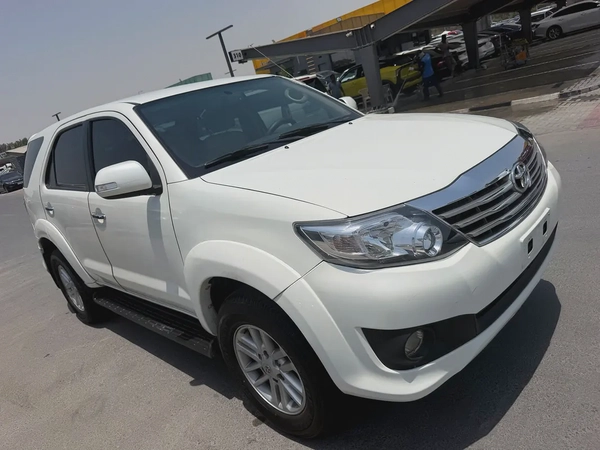 Toyota fortuner 2015 TRD white color GCC calen car