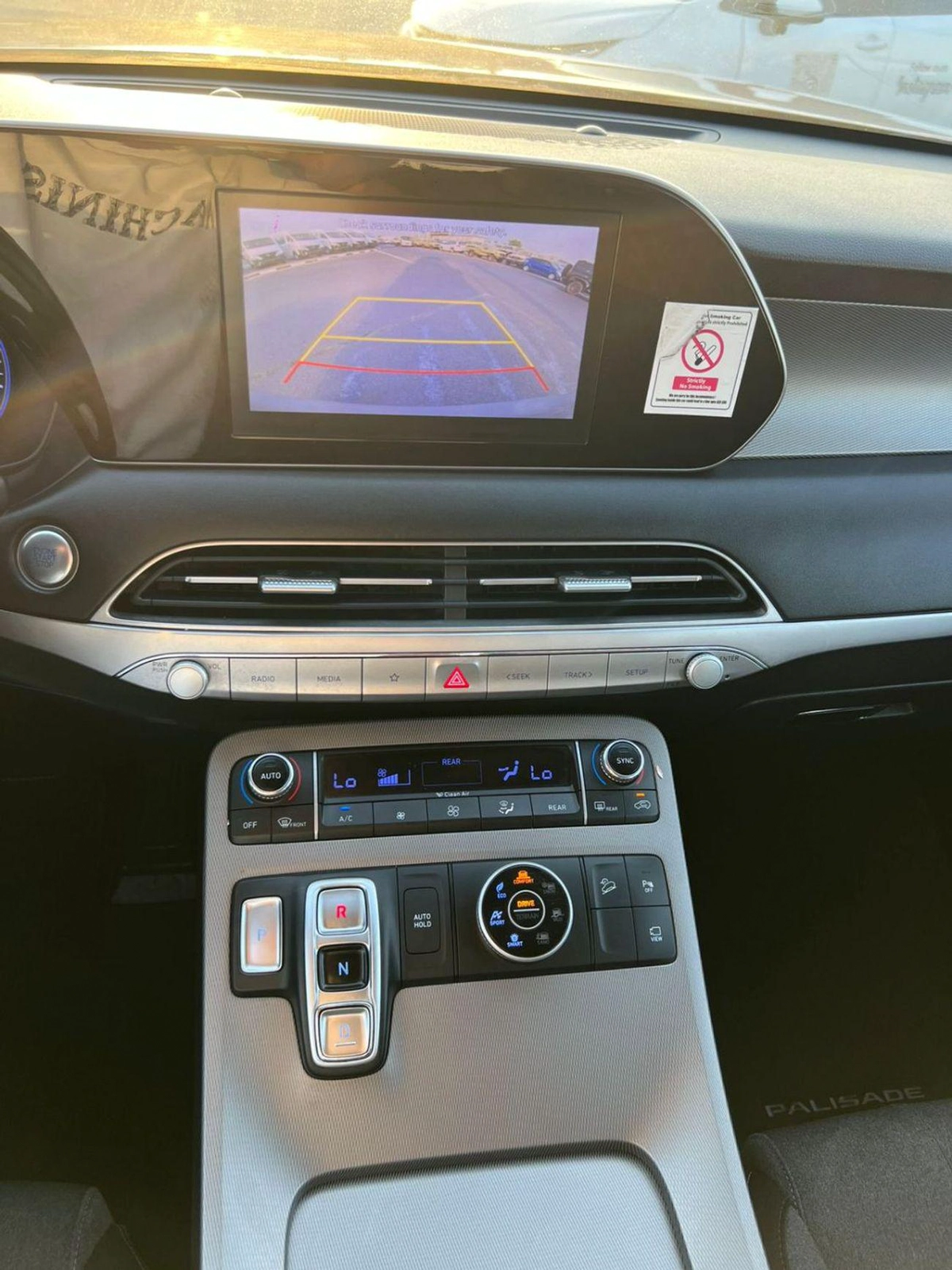 Hyundai Palisade 2022 Hyundai Paliside Gcc specs - 3.5L V6 -AWD 4x4 - Rear Camera & Sensor  - 7 Seater-13-0