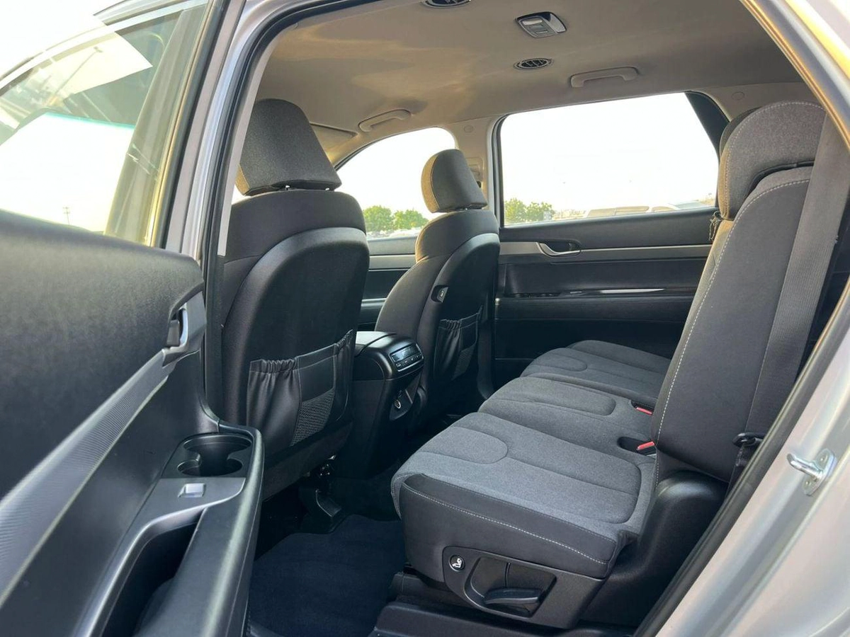 Hyundai Palisade 2022 Hyundai Paliside Gcc specs - 3.5L V6 -AWD 4x4 - Rear Camera & Sensor  - 7 Seater-17-0