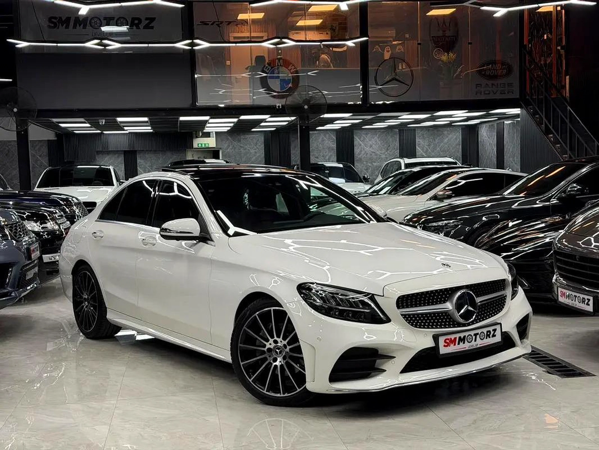 Mercedes-Benz C-Class C200 2019 | GCC Specs | Low Mileage | Pristine Condition-1-1