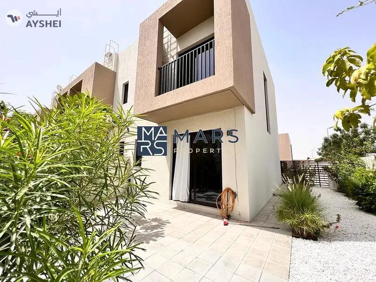 Spacious, Luxury 2 Bedroom Corner Townhouse with Close Kitchen Available For Rent in Nasma Residence-1-1