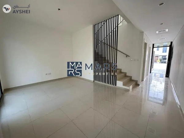 Spacious, Luxury 2 Bedroom Corner Townhouse with Close Kitchen Available For Rent in Nasma Residence