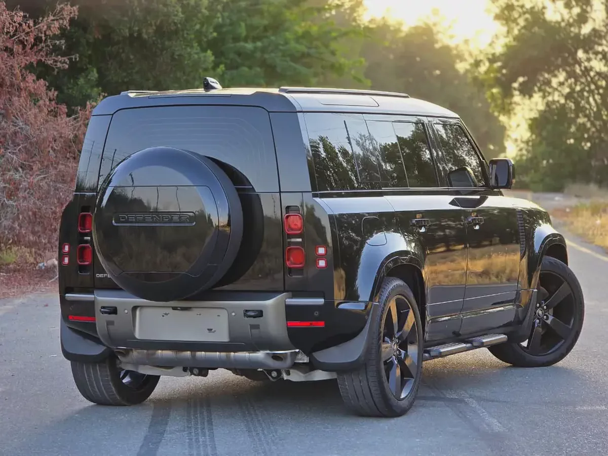 Defender 110 X-Dynamic HSE 2025 | GCC Specs | Brand New | Perfect condition | Under warranty 2 years-5-5