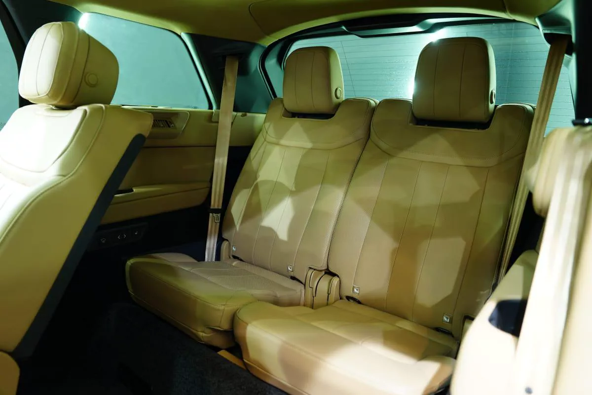 Land Rover Range Rover Vogue P400 SE LWB-3-3