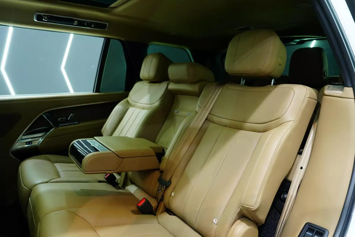 Land Rover Range Rover Vogue P400 SE LWB-1-1