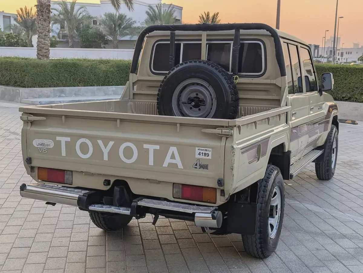 2013 Toyota Land Cruiser Pickup 4.0L V6  Interior and Exterior Excellent Condition-9-9