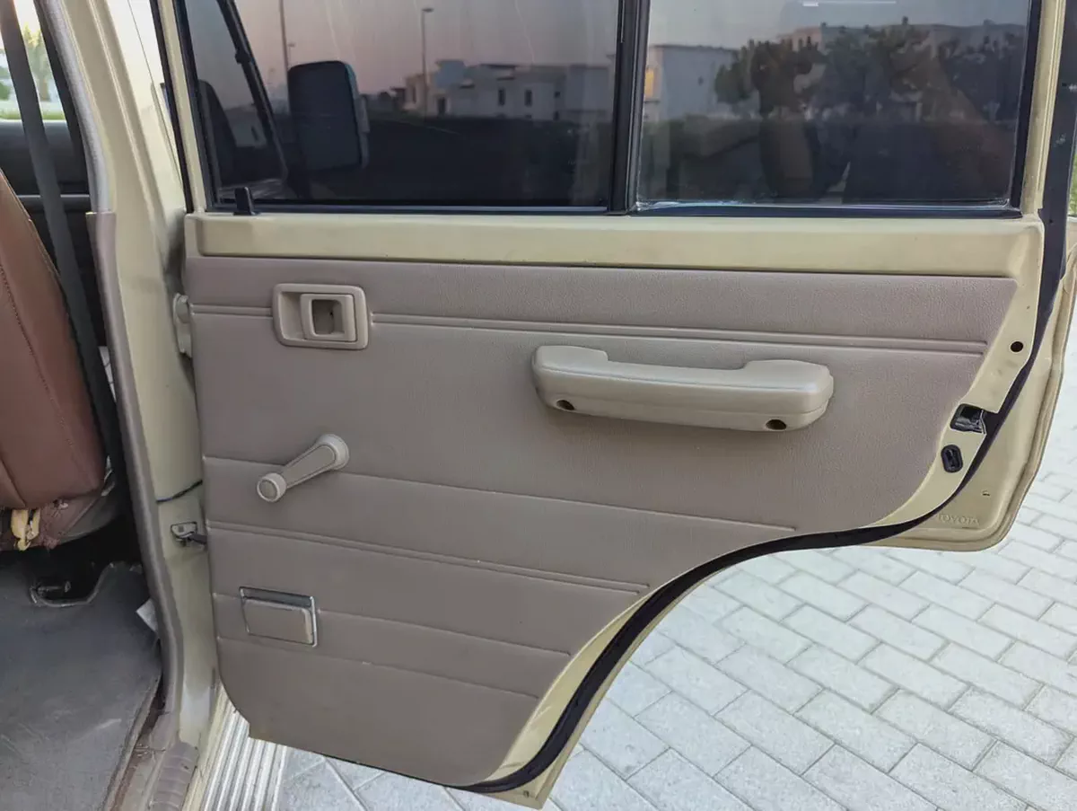 2013 Toyota Land Cruiser Pickup 4.0L V6  Interior and Exterior Excellent Condition-15-15