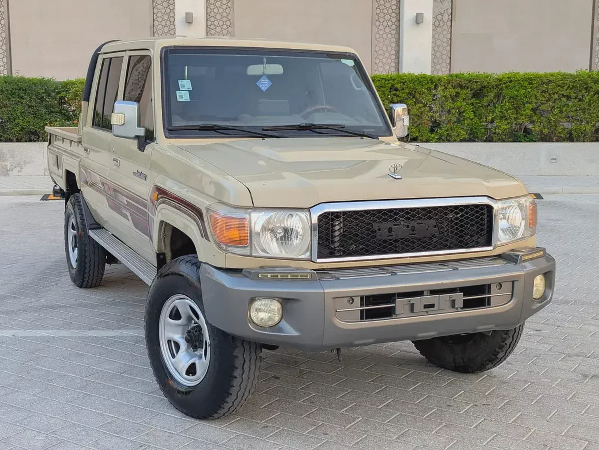 2013 Toyota Land Cruiser Pickup 4.0L V6  Interior and Exterior Excellent Condition