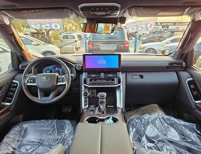 Toyota Land Cruiser VX HYBRID / 3.5L V6 PETROL /RADAR/BIG DVD/JBL SPKRS/COOL BOX-6
