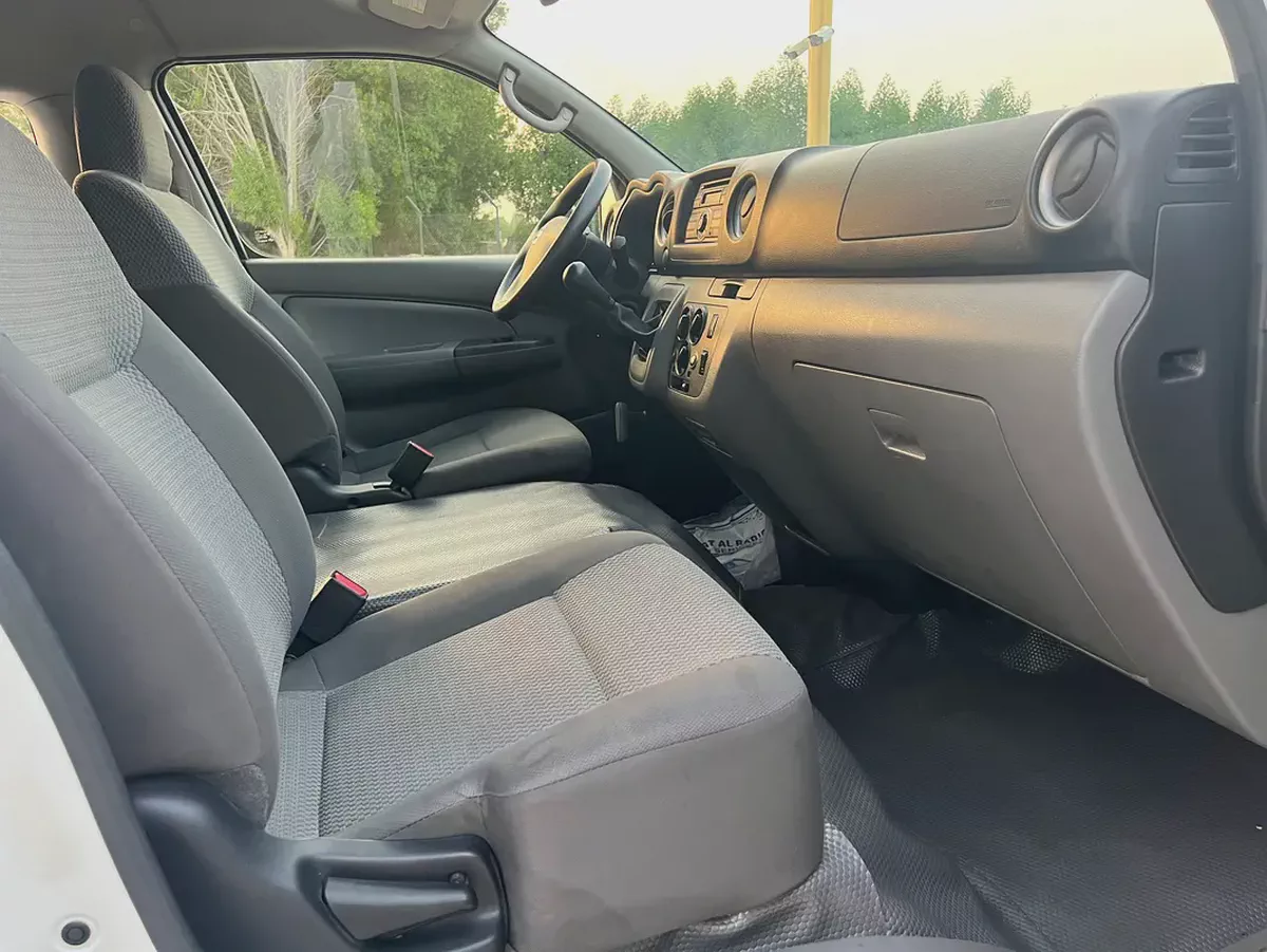 Nissan Urvan NV350 2021 GCC Specs - Reliable Commercial Van-6-6