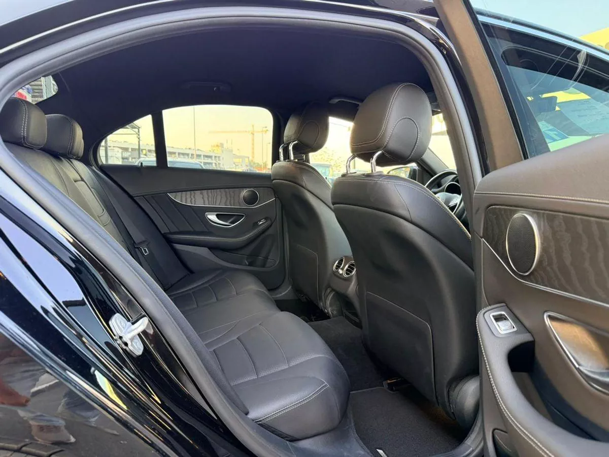 Mercedes Benz C200-9-0
