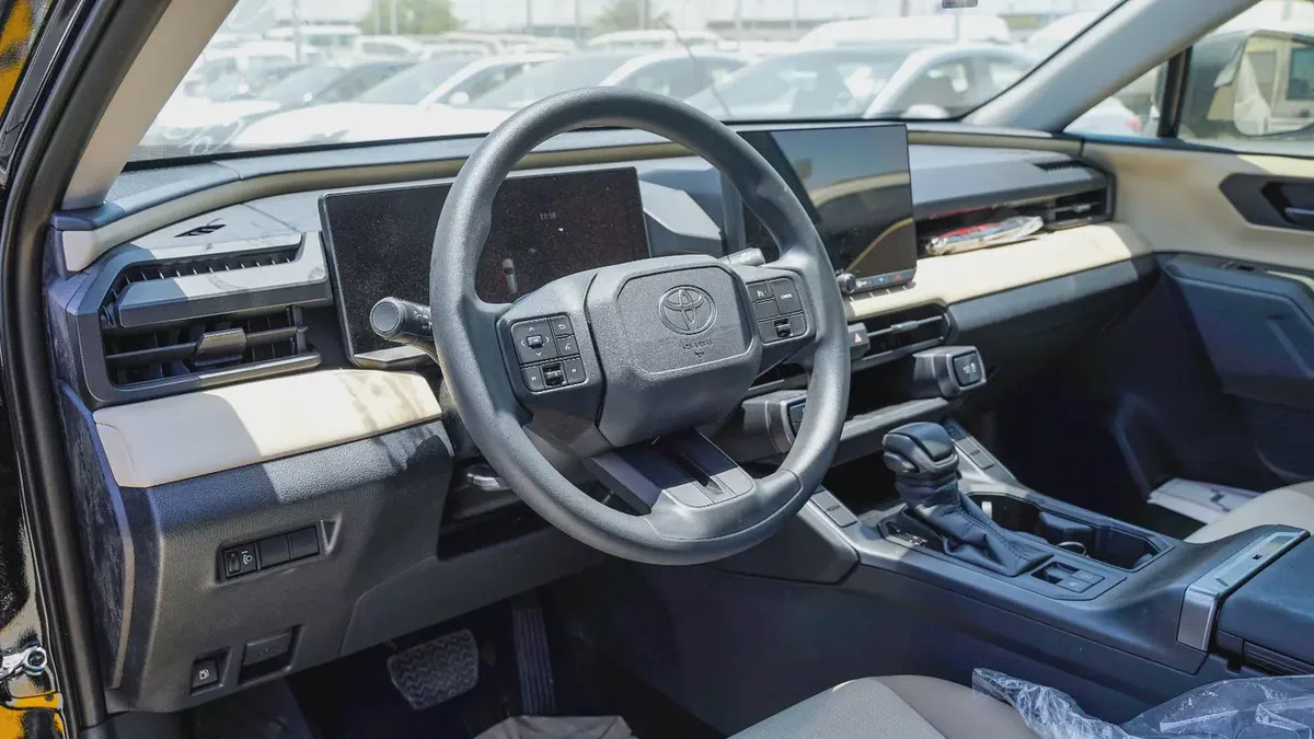 Toyota RAV4 LE HYBRID 2.5 FWD 2026 GCC Specs-11-11