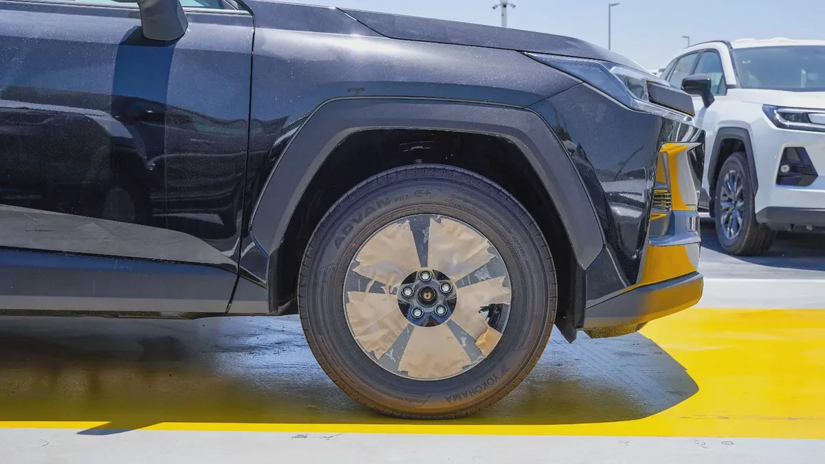 Toyota RAV4 LE HYBRID 2.5 FWD 2026 GCC Specs-4-4